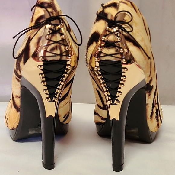 leopard print pumps by Avon - Picture 5 of 7